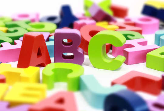 Too Many Pictures Hinder Young Kids’ Learning To Read